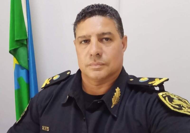 El intendente destacó la trayectoria del jefe de la Policía Comunal, confirmado en el cargo por el Ministerio de Seguridad en mayo de 2025.