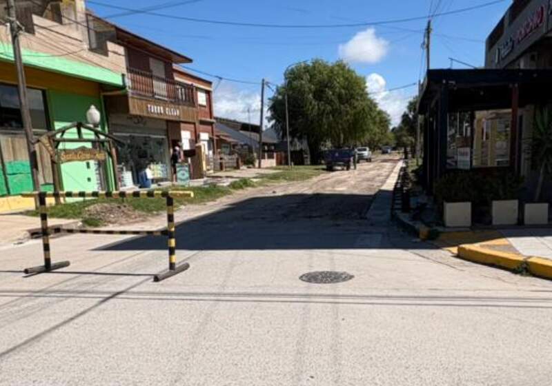 Comenzó la construcción del cordón cuneta en la calle Santa Elena