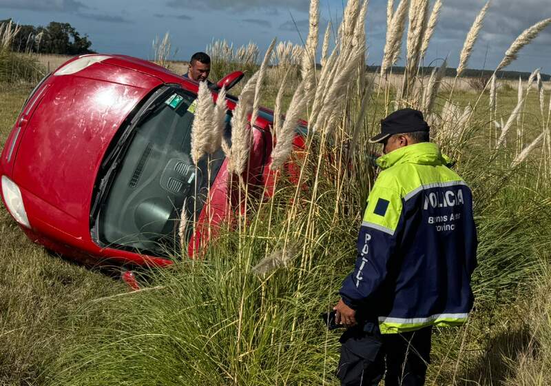 Una mujer resultó herida tras el vuelco de un automóvil en ruta 11