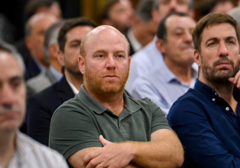 El jefe comunal participó del encuentro en La Plata, donde el gobernador cuestionó los incumplimientos del Gobierno nacional y anunció medidas para fortalecer a los municipios.