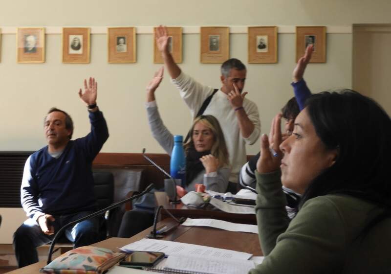 El acta oficial señaló conductas disruptivas del secretario Cristian León quien intentó transmitir en vivo el encuentro.