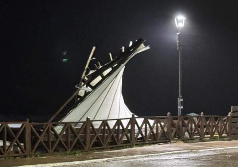 La tormenta provocó caídas de árboles, daños en la costa y cortes de energía