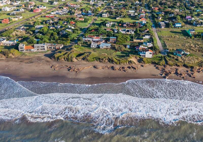Advirtieron por riesgo en la costa ante el swell y la sudestada