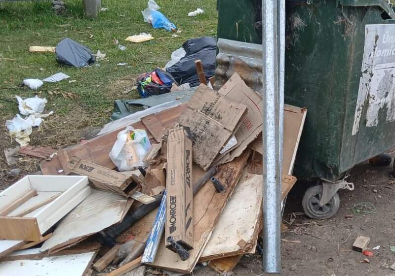 Vecinos piden al Concejo Deliberante regular la acumulación de chatarra en la vía pública