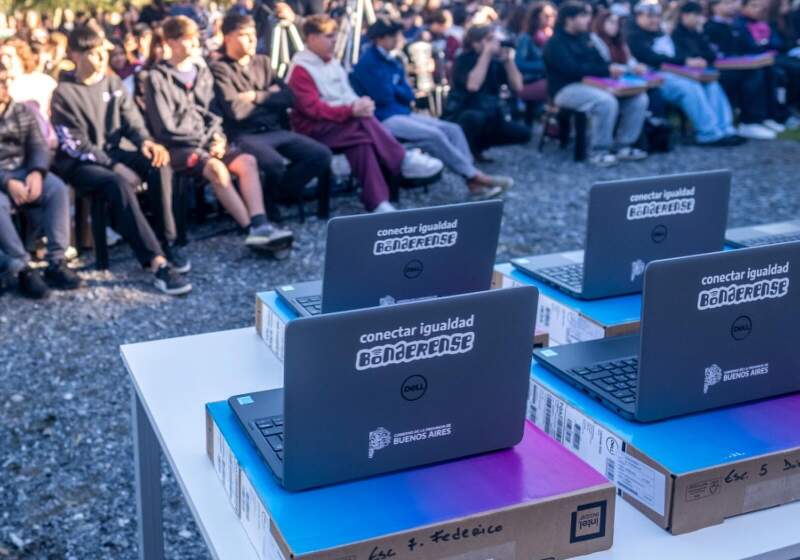 Se entregaron 113 netbooks a estudiantes de Mar Chiquita