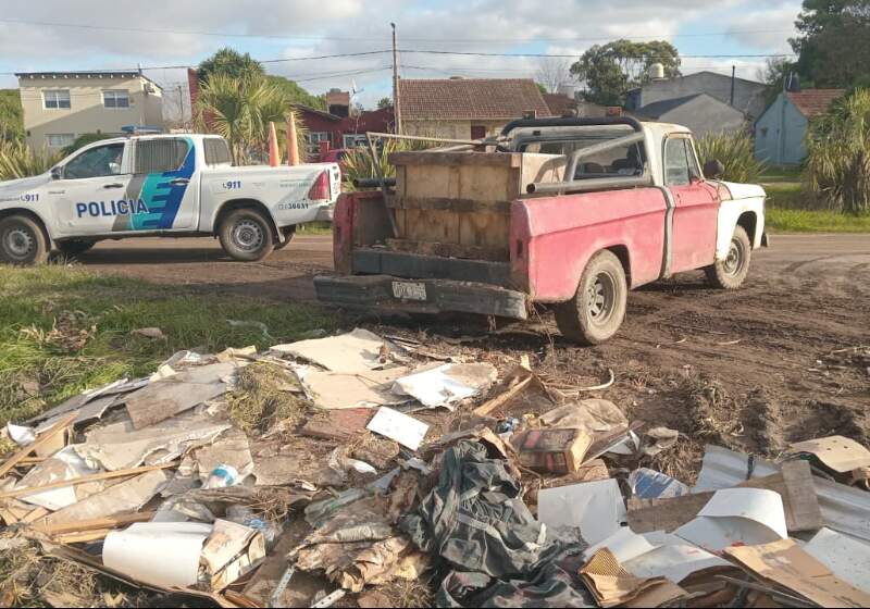 Le secuestraron el vehículo tras arrojar basura en una esquina de Camet Norte