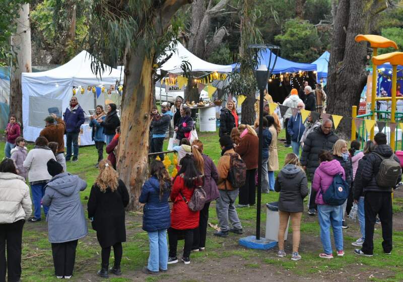 El Festival de la Miel reunió a vecinos y visitantes en la Plaza Berdasco