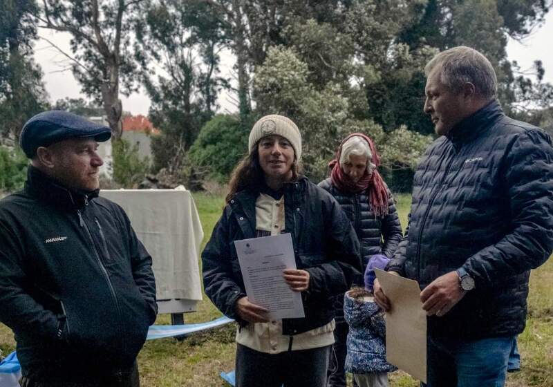 La Municipalidad de Mar Chiquita formalizó la entrega de un terreno en barrio Atlántida para la futura sede de la organización, tras la aprobación del Concejo Deliberante.