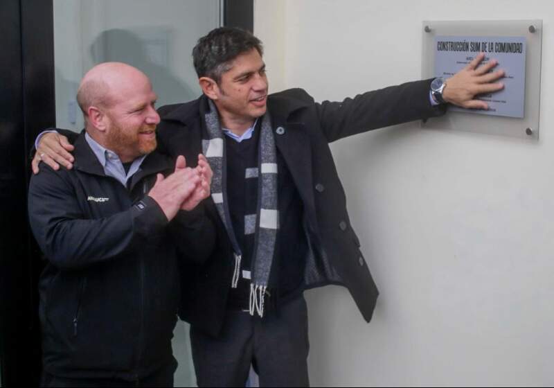 Kicillof en Mar Chiquita: entrega de escrituras, netbooks e inauguraciones
