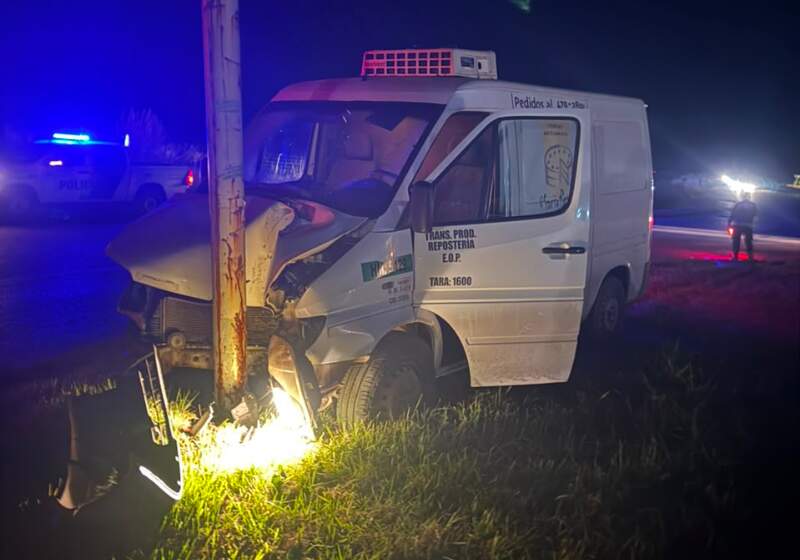 Una camioneta se despistó en la rotonda de Camet Norte sin dejar heridos