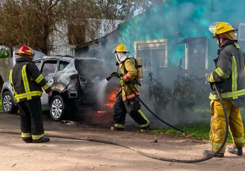 Controlaron el incendio de una camioneta en Camet Norte
