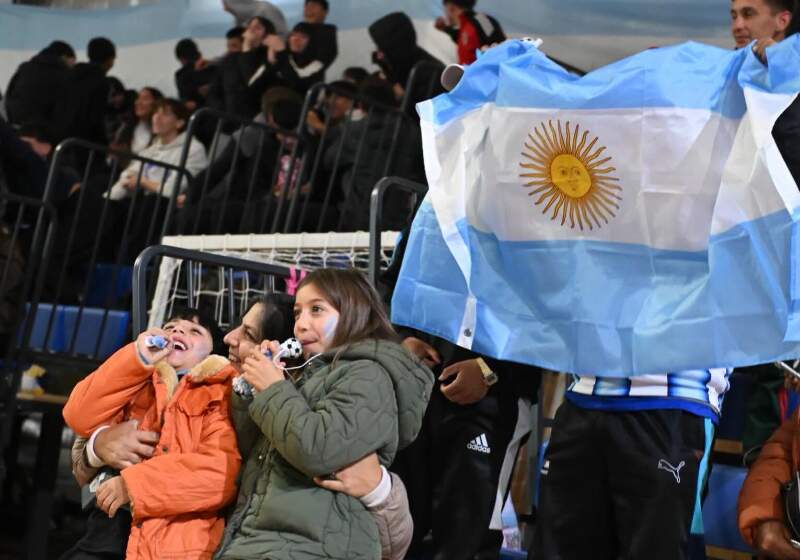 Coronel Vidal y Santa Clara concentraron los espacios habilitados por el municipio para seguir el partido.