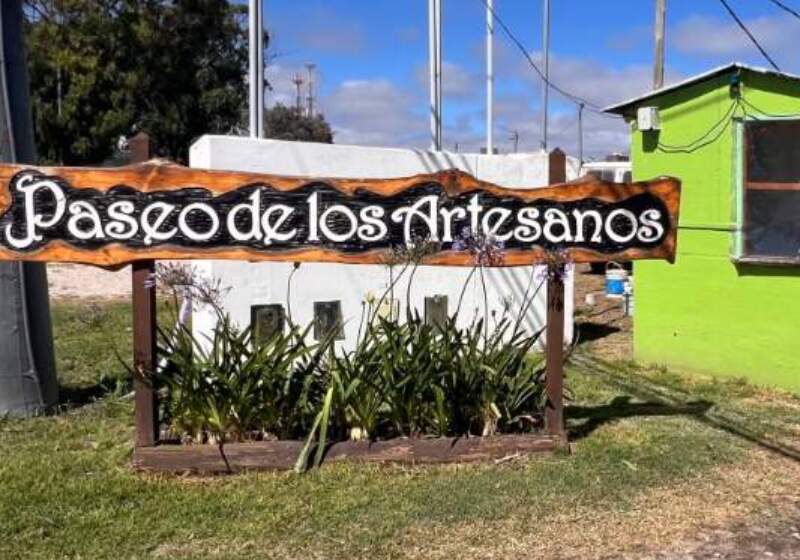 El Paseo de Artesanos abre cada fin de semana por la tarde en la Rotonda del Viejo Contrabandista.