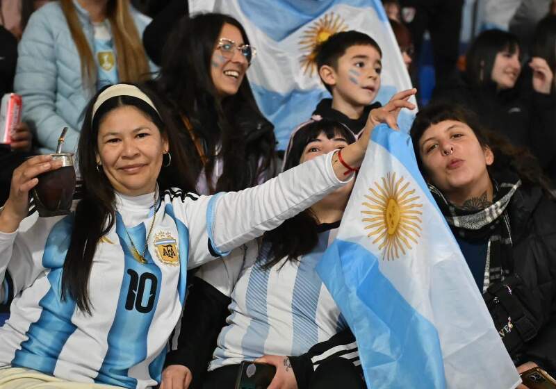  El polideportivo fue punto de encuentro y los festejos se concentraron en la Rotonda de la ciudad.