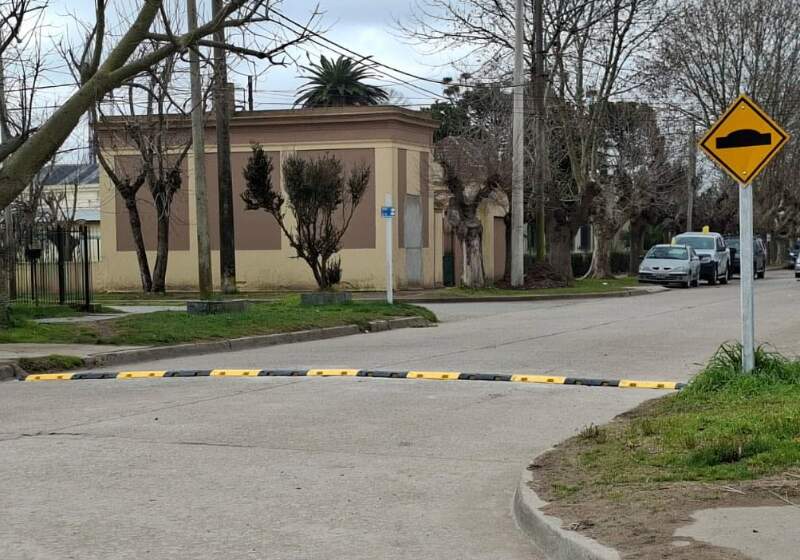 Instalaron nuevos reductores de velocidad en Coronel Vidal