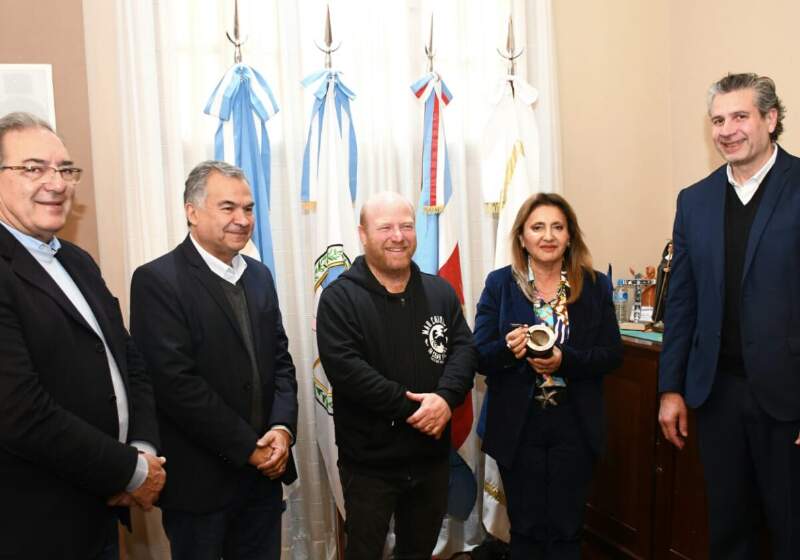 El intendente mantuvo una reunión con la jefa comunal Norma Fuentes y consolidó un hermanamiento entre ambas ciudades.