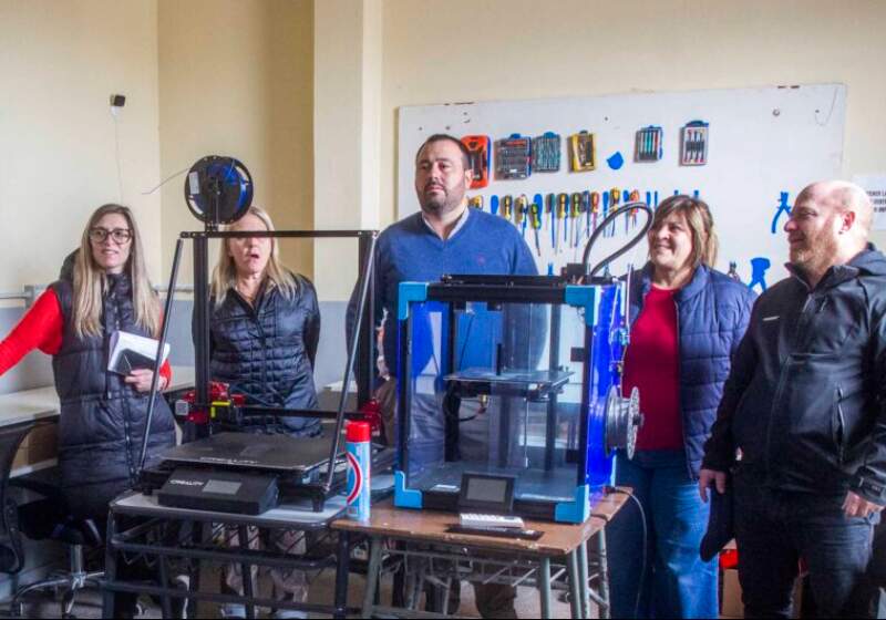 Wischnivetzky recorrió obras en escuelas de Mar Chiquita