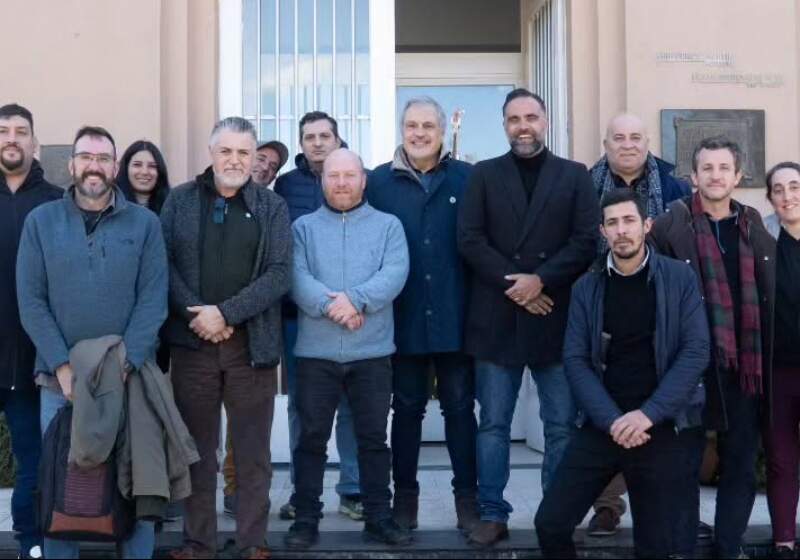 Pesca: firmaron un convenio para dictar cursos de patrones de tercera en Mar de Cobo