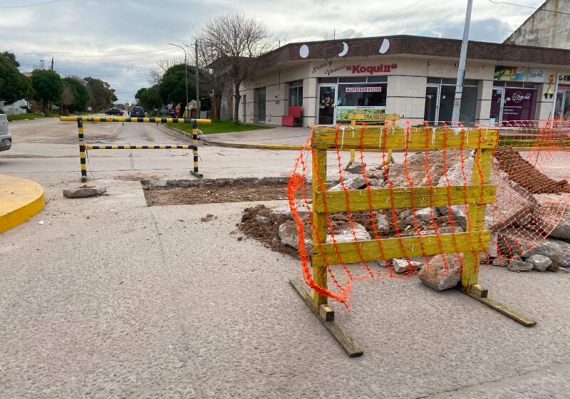 Comenzaron los trabajos de bacheo en intersecciones de avenida Acapulco 