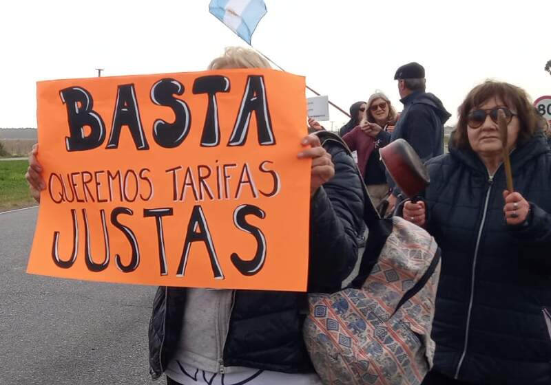 Vecinos de Costa Norte se manifestaron por el aumento de la tarifa eléctrica