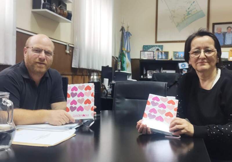 Reunión entre la Fundación Las de Rosa y el municipio para coordinar acciones sobre cáncer de mama