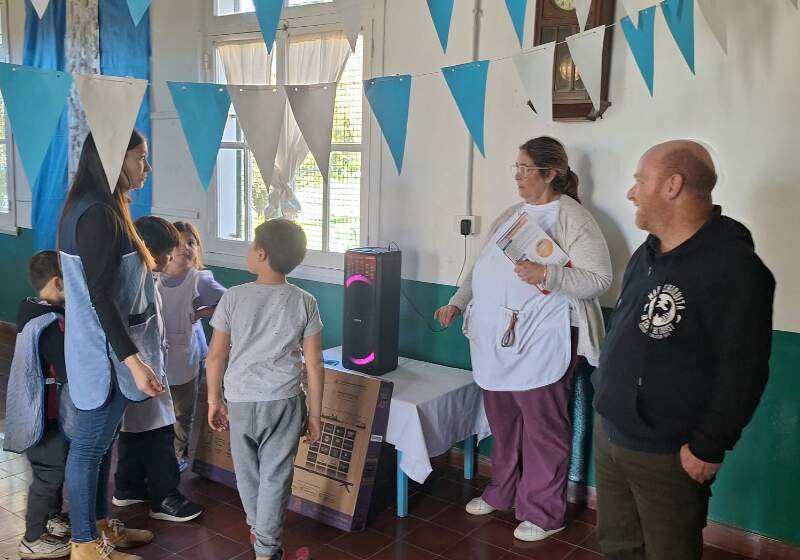 El Concejo Escolar felicitó a Carolina Oliveri por su jubilación