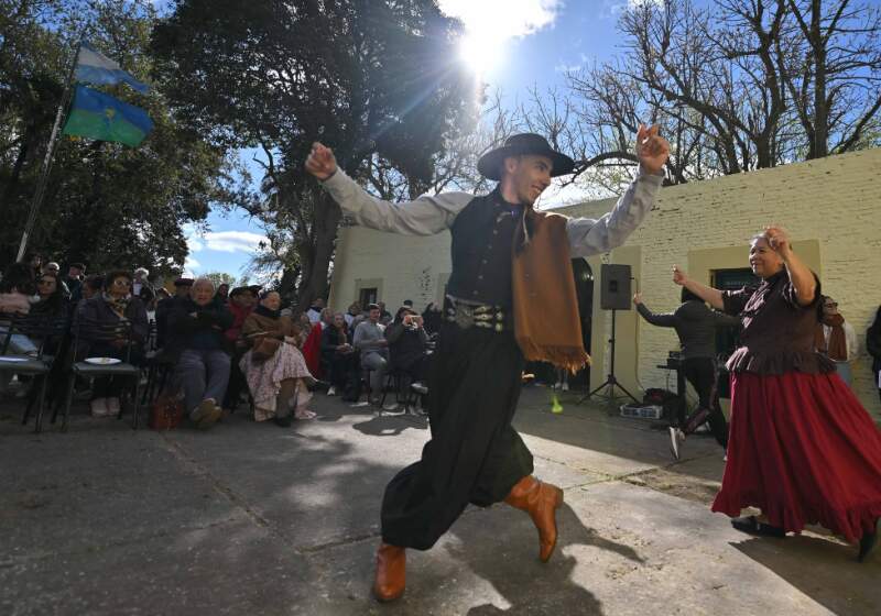 La Secretaría de Cultura desarrolló una jornada con inauguración de la sala gauchesca, presentaciones artísticas y danzas en el museo.