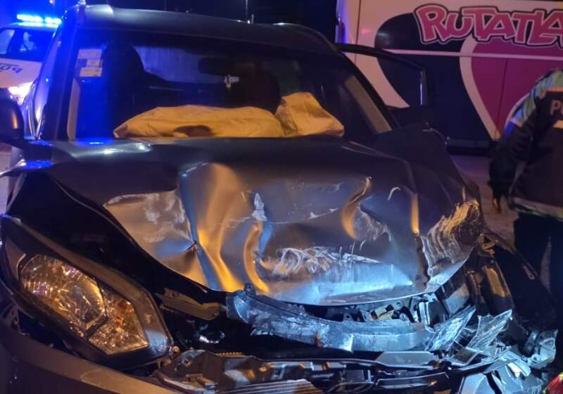 Un auto y un micro chocaron en el ingreso a Santa Clara por la autovía 2