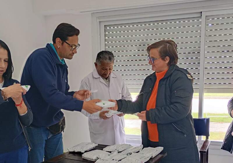 La acción se realizó tras controles oftalmológicos de septiembre en el CAPS de Santa Clara y fue articulada por la Dirección de Medicina Preventiva.