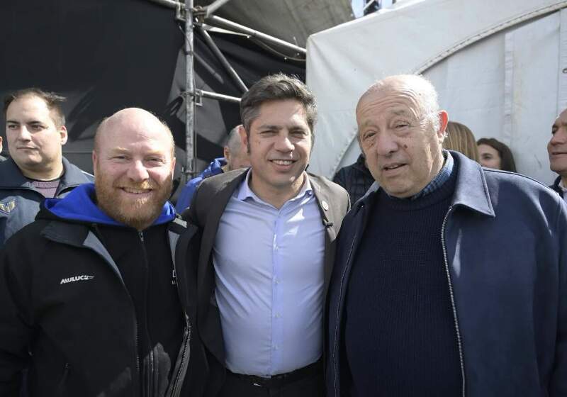 El intendente de Mar Chiquita asistió al acto inaugural junto al senador Jorge Paredi para alentar a la delegación de 100 deportistas y artistas marchiquitenses.