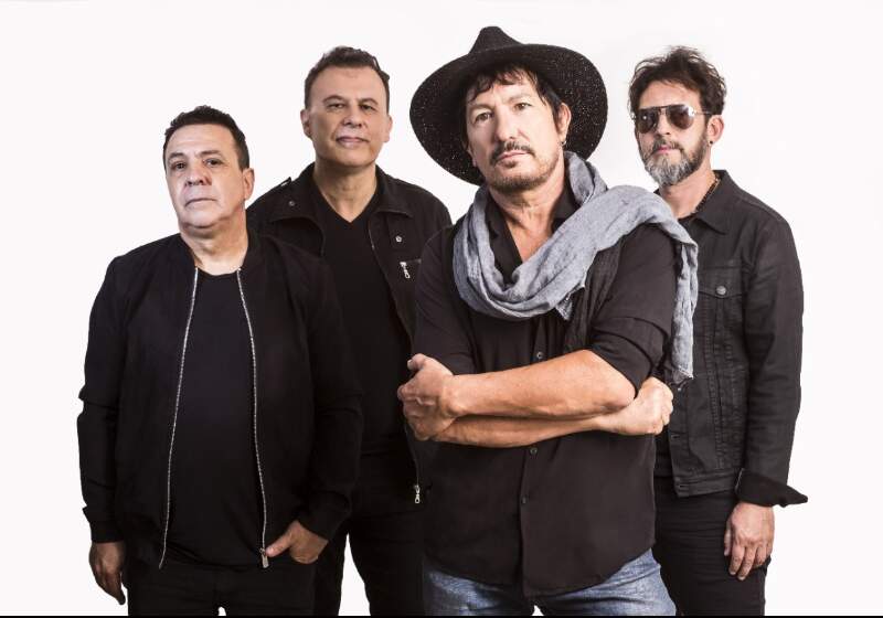 El cantante de la banda contó anécdotas e historias antes de su show por los 30 años en Punta Mogotes, en Rebobinados, el programa de radio de las noches de Santa Clara.
