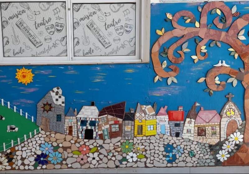 Están colocados en el Centro Cultural de Santa Clara del Mar y en la histórica esquina de la Rinconada de Coronel Vidal.