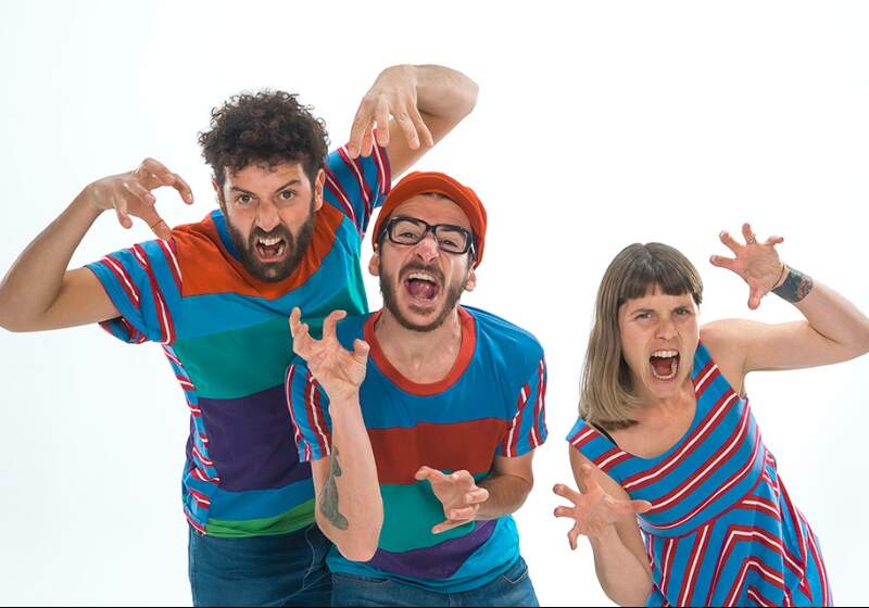 La conocida compañía se presentará con su espectáculo lúdico de música y teatro el domingo 26 de junio a las 17 con entrada gratis en la sociedad de Fomento costera. 
