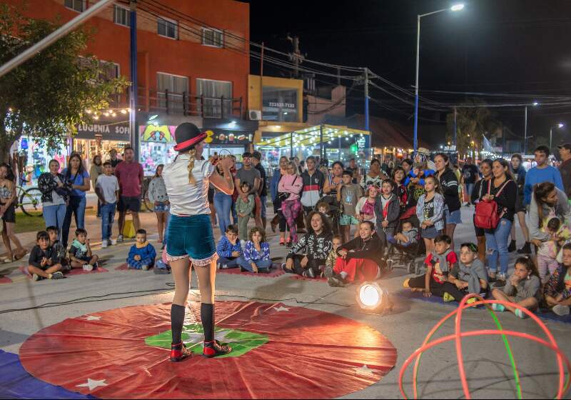 El cierre del tránsito vehicular en la avenida Acapulco se extiende de la Rotonda del Contrabandista a la av. Río de Janeiro y diversos espectáculos para grandes y chicos.  