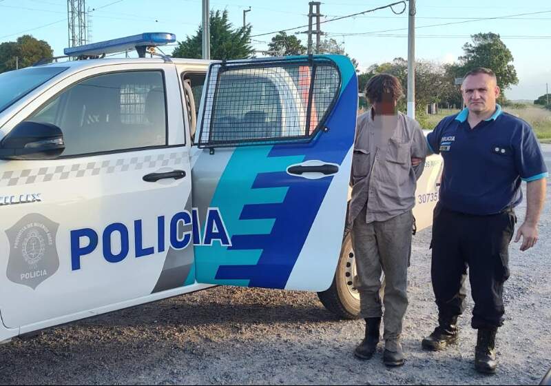 El hombre de 55 años fue reducido por la policía en Av. Cobo y Del Buen Orden. 
